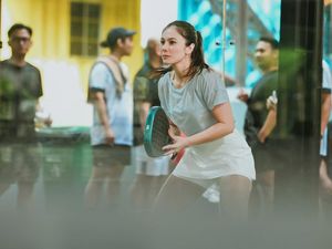 Wulan Guritno Tegaskan Main Padel Bukan Karena FOMO Wulan Guritno Tegaskan Main Padel Bukan Karena FOMO