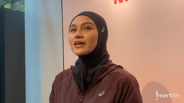Berita Seputar Selebriti Insertlive Terkini : Ikut Half Marathon di Australia, Zee Zee Shahab Didukung Penuh Suami