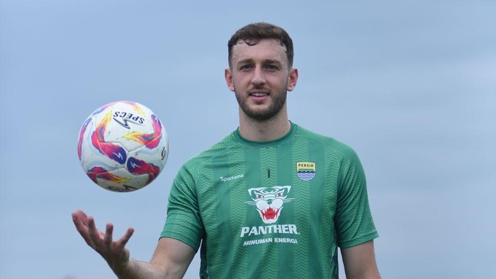 Kiper Baru Persib Adam Przybek Jalani Latihan Perdana