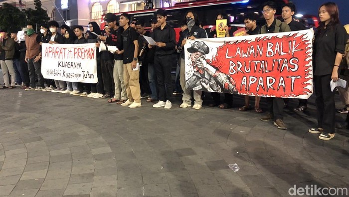 Aksi Jogja Memanggil Aksi Aliansi Jogja Memanggil di Nol Km Kota Jogja, sore ini (1/7/2025).