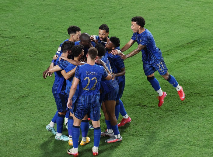 Al Hilal Soccer Football - FIFA Club World Cup - Round of 16 - Manchester City v Al Hilal - Camping World Stadium, Orlando, Florida, U.S. - June 30, 2025 Al Hilal's Kalidou Koulibaly celebrates scoring their third goal with teammates REUTERS/Hannah Mckay