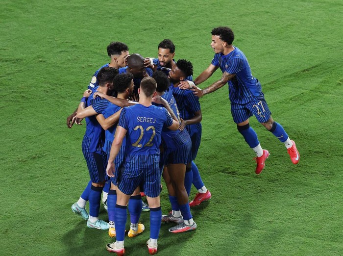 Soccer Football - FIFA Club World Cup - Round of 16 - Manchester City v Al Hilal - Camping World Stadium, Orlando, Florida, U.S. - June 30, 2025 Al Hilal's Kalidou Koulibaly celebrates scoring their third goal with teammates REUTERS/Hannah Mckay