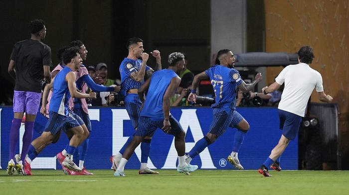 al hilal malcom piala dunia antarklub 2025 man city vs al hilal manchester city vs al hilal ORLANDO, FLORIDA - JUNE 30: Malcom attacking midfield of Al Hilal and Brazil celebrates after scoring his sides first goal during the FIFA Club World Cup 2025 round of 16 match between Manchester City and Al-Hilal at Camping World Stadium on June 30, 2025 in Orlando, United States. (Photo by Jose Hernandez/Anadolu via Getty Images)
