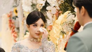 Tangis Brisia Jodie Resmi Dilamar Jonathan Alden