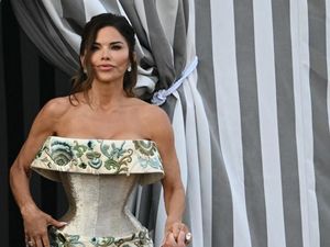 5 Fakta Pernikahan Mewah Jeff Bezos-Lauren Sanchez: Cincin Hingga Goodie Bag 5 Fakta Pernikahan Mewah Jeff Bezos-Lauren Sanchez: Cincin Hingga Goodie Bag