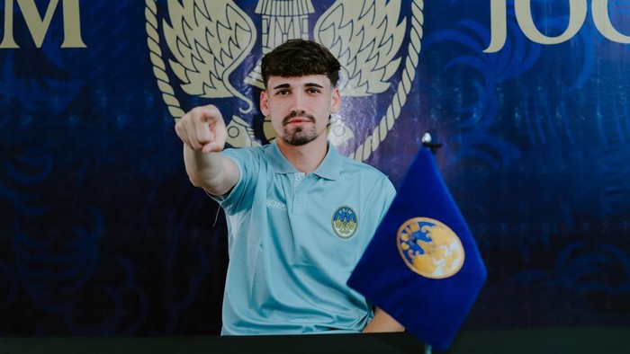 Deri Corfe Deri Corfe diumumkan menjadi pemain baru PSIM Yogyakarta, Selasa (1/7).