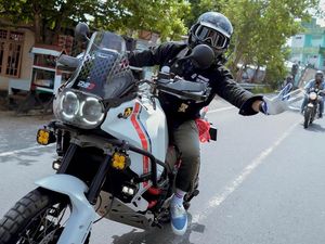 Kondisi Desta Ketika Jatuh dari Motor di Lombok Kondisi Desta Ketika Jatuh dari Motor di Lombok