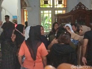 Bendera Kuning dan Suasana Sendu Rumah Duka Hamdan ATT