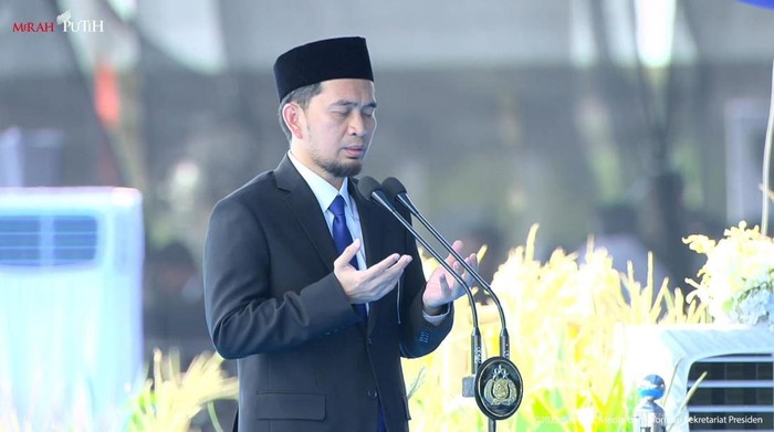 Hari Bhayangkara ke-76 di Monas Hari Bhayangkara ke-76 di Monas Uah Pimpin Doa