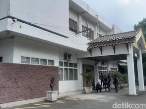 KPK Geledah Kantor Dinas PUPR Sumut KPK Geledah Kantor Dinas PUPR Sumut