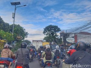 Sabar Tinggi Pengendara Bandung Saat Lintasi Daerah Korea Sabar Tinggi Pengendara Bandung Saat Lintasi Daerah Korea