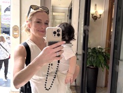 Lindsay Lohan Gendong Anak, Wajah Cantik Tanpa Makeup Jadi Sorotan