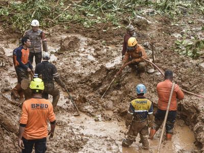 Tebing 250 Meter di Tasikmalaya Longsor, Dua Orang Petani Tertimbun