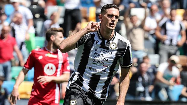 UDINE, ITALY - MAY 11: Lorenzo Lucca of Udinese celebrates his goal during the Serie A match between Udinese and Monza at Stadio Friuli on May 11, 2025 in Udine, Italy. (Photo by Image Photo Agency/Getty Images)