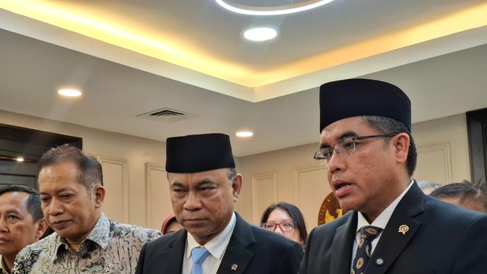 Menteri Koperasi Budi Arie dan Menteri Ketenagakerjaan Yassierli Menteri Koperasi Budi Arie dan Menteri Ketenagakerjaan Yassierli.