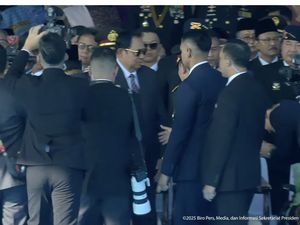 Video: Momen Gibran Cium Tangan Try Sutrisno di HUT Bhayangkara ke-79 Video: Momen Gibran Cium Tangan Try Sutrisno di HUT Bhayangkara ke-79