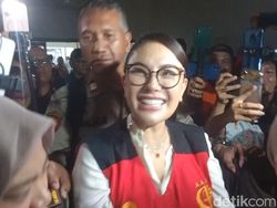 Nikita Mirzani Tebar Senyum Terus Jelang Sidang
