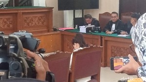 Tangis Kerinduan Nikita Mirzani untuk Ketiga Anak di Ruang Sidang