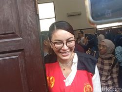 Nikita Mirzani dan Anak Bakal Bersaksi di Sidang Vadel Badjideh