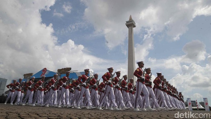 Pasukan Berkuda Polisi Republik Indonesia Meriahkan Parade HUT Bhayangkara Ke-79 Sejumlah pasukan Polisi Republik Indonesia dan warga sipil mengikuti parade defile dikala peringatan HUT ke-79 Bhayangkara di wilayah Monas, Jakarta, Selasa (1/7/2025).
