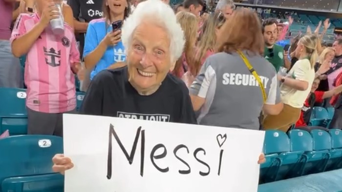 Ini Nenek Viral yang Minta Dinikahi Messi