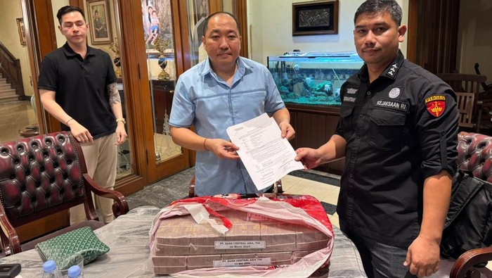 Penyidik Kejagung menguras duit Rp 2 miliar dari rumah Dirut Sritex Iwan Kurniawan Lukminto (dok istimewa) Penyidik Kejagung menguras duit Rp 2 miliar dari rumah Dirut Sritex Iwan Kurniawan Lukminto (dok istimewa)