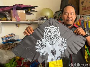 Perajin Layangan Mojokerto Panen Order Saat Musim Kemarau Perajin Layangan Mojokerto Panen Order Saat Musim Kemarau