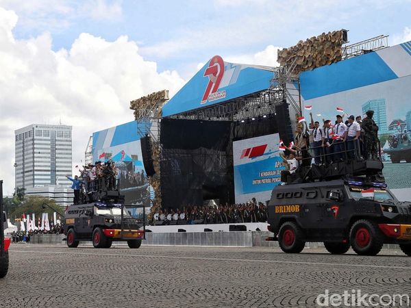 Monas Dibanjiri Warga! Antusiasme Pecah di Hari Bhayangkara ke-79