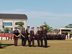 HUT Bhayangkara, Polda Kalsel Serahkan Rumah Gratis untuk Polisi Berdedikasi
