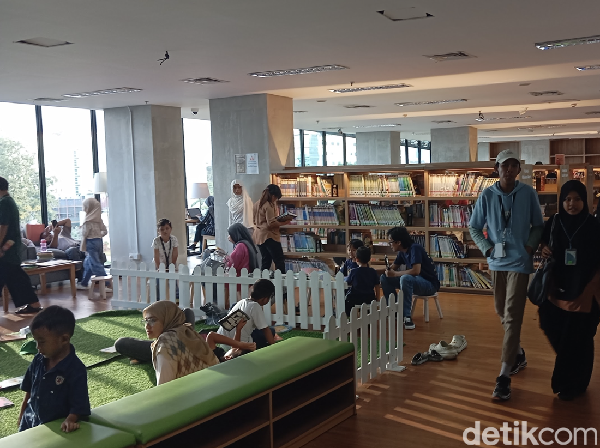 Potret Ramainya Area Anak Perpustakaan Jakarta di Cikini Saat Libur Sekolah