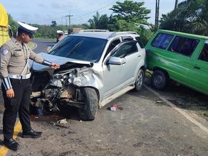 Terios Adu Kambing dengan Kijang di Mesuji, 1 Orang Tewas Terios Adu Kambing dengan Kijang di Mesuji, 1 Orang Tewas