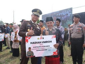 Polres Kebumen Berangkatkan 15 Orang Umrah Gratis di Hari Bhayangkara Ke-79 Polres Kebumen Berangkatkan 15 Orang Umrah Gratis di Hari Bhayangkara Ke-79