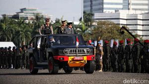 Prabowo Inspeksi dan Beri Bintang Saat HUT Bhayangkara