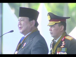 Prabowo Beri Penghargaan ke Kapolri: Polri Sekarang Tunjukkan Prestasi