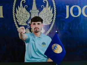 Striker PSIM Deri Corfe Absen gegara Alergi, Dokter Tim: Habis Makan Udang Striker PSIM Deri Corfe Absen gegara Alergi, Dokter Tim: Habis Makan Udang