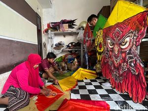Kemarau Bikin Perajin Layangan di Mojokerto Kebanjiran Berkah Kemarau Bikin Perajin Layangan di Mojokerto Kebanjiran Berkah