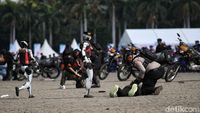 Polisi Unjuk Kebolehan Simulasi Anti-Teror di HUT Bhayangkara ke-79