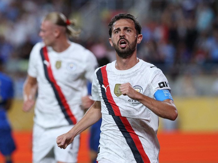 Soccer Football - FIFA Club World Cup - Round of 16 - Manchester City v Al Hilal - Camping World Stadium, Orlando, Florida, U.S. - June 30, 2025 Manchester Citys Bernardo Silva celebrates scoring their first goal IMAGN IMAGES via Reuters/Nathan Ray Seebeck