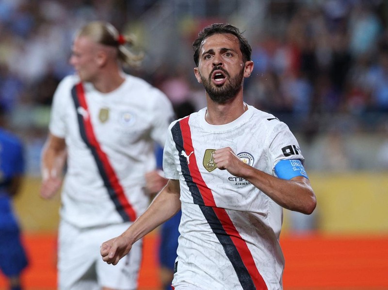 Soccer Football - FIFA Club World Cup - Round of 16 - Manchester City v Al Hilal - Camping World Stadium, Orlando, Florida, U.S. - June 30, 2025 Manchester City's Bernardo Silva celebrates scoring their first goal IMAGN IMAGES via Reuters/Nathan Ray Seebeck