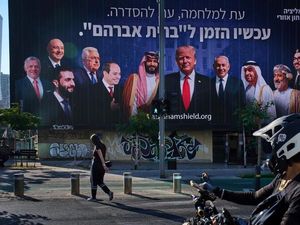 Trump Resmi Cabut Sanksi Suriah, Israel Isyaratkan Normalisasi