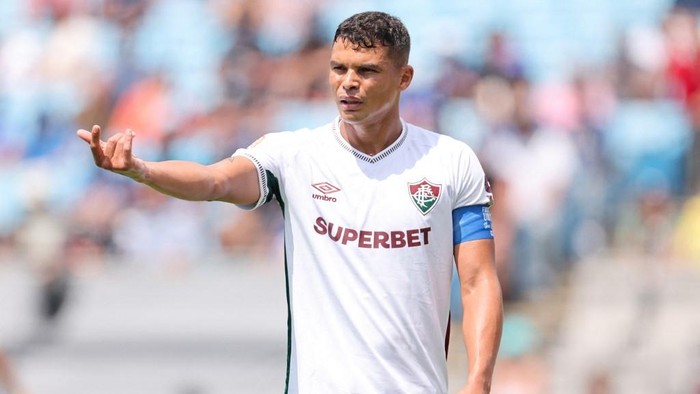 Thiago Silva CHARLOTTE, NORTH CAROLINA - JUNE 30: Thiago Silva #3 of Fluminense FC reacts during the FIFA Club World Cup 2025 round of 16 match between FC Internazionale Milano and Fluminense FC at Bank of America Stadium on June 30, 2025 in Charlotte, North Carolina. Michael Reaves/Getty Images/AFP (Photo by Michael Reaves / GETTY IMAGES NORTH AMERICA / Getty Images via AFP)