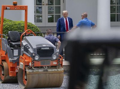Trump Renovasi Gedung Putih, Rumput Diganti Paving Blok