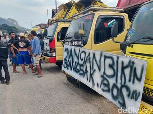 Suara Mereka Usai Tambang Ilegal di Bandung Barat Ditutup Suara Mereka Usai Tambang Ilegal di Bandung Barat Ditutup