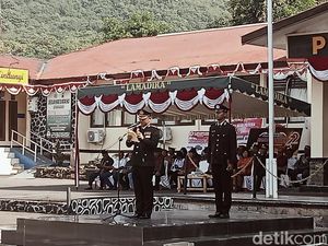 Sigap Tangani Erupsi Lewotobi, 12 Polisi Flores Timur Dapat Penghargaan Sigap Tangani Erupsi Lewotobi, 12 Polisi Flores Timur Dapat Penghargaan