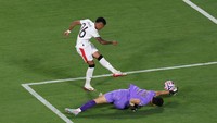 Yassine Bono jadi pemain terbaik. Sang kiper Al Hilal catatkan 10 saves di laga kontra Manchester City! (REUTERS/Hannah McKay)