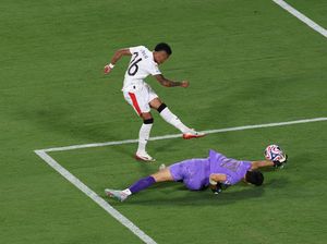 Tembok yang Bernama Yassine Bono Tembok yang Bernama Yassine Bono