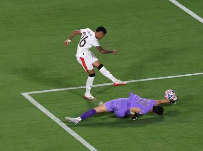 Tembok yang Bernama Yassine Bono