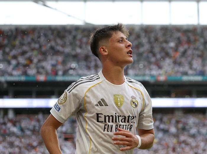 MIAMI GARDENS, FLORIDA - JULY 01: Arda Gueler #15 of Real Madrid C.F. looks on during the FIFA Club World Cup 2025 round of 16 match between Real Madrid CF and Juventus FC at Hard Rock Stadium on July 01, 2025 in Miami Gardens, Florida. (Photo by Michael Regan - FIFA/FIFA via Getty Images)
