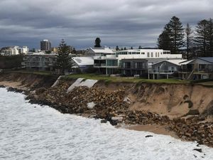 Pantai Semakin Menyusut karena Ulah Manusia? Riset Ungkap Fakta Ini