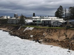 Pantai Semakin Menyusut karena Ulah Manusia? Riset Ungkap Fakta Ini